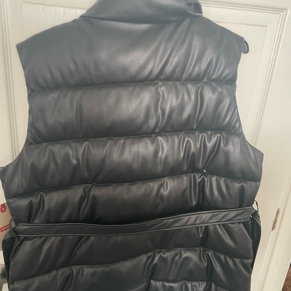Levi Vegan Leather puffer vest xl - Picture 5 of 6